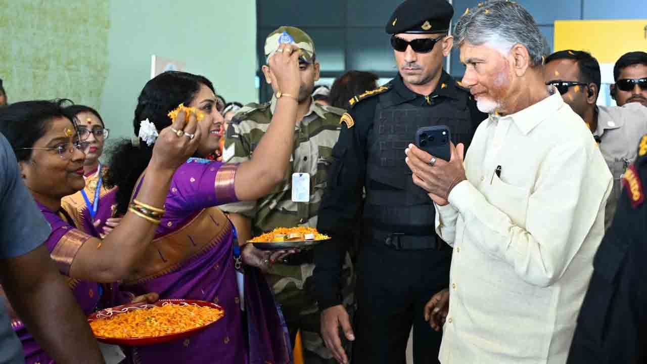  CM Chandrababu Naidu: పాట్నాకు ముఖ్యమంత్రి చంద్రబాబు.. ఘన స్వాగతం పలికిన ఎన్‌డీఏ కూటమి..