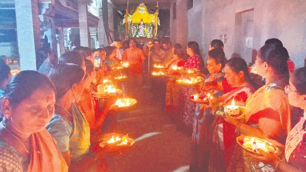 వైభవంగా మాసశివరాత్రి అభిషేకాలు