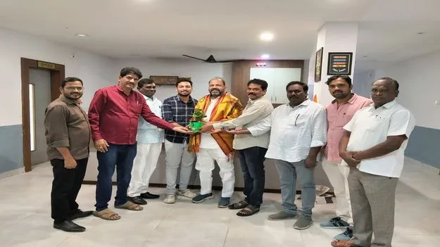 టీఎన్జీవో కేంద్ర సంఘం అధ్యక్షుడికి సన్మానం 