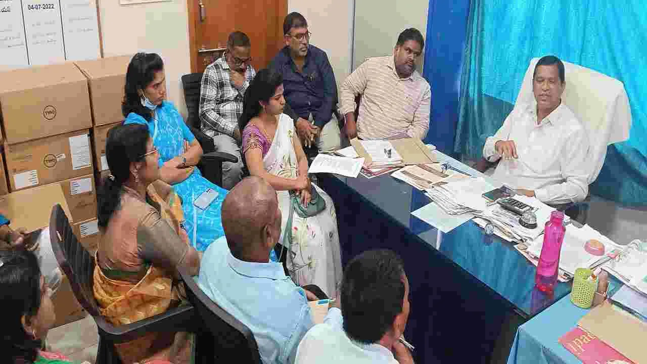 సాధారణ ప్రసవాలు జరిగేలా చూడాలి