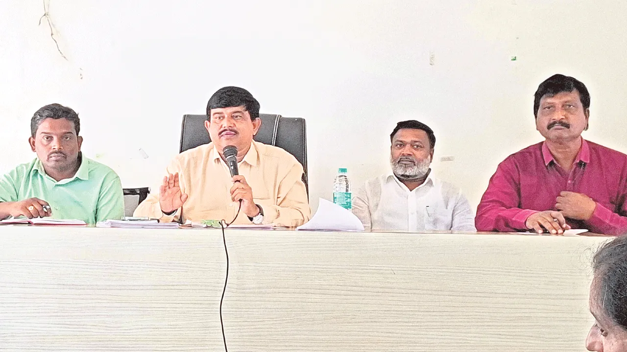 పంచాయతీ ఆదాయ వనరులపై దృష్టి పెట్టాలి