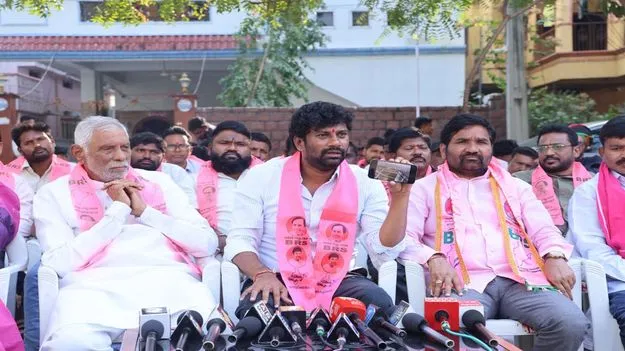 దాడులు, దౌర్జన్యాలు కాదు..అభివృద్ధిపై దృష్టి పెట్టండి 