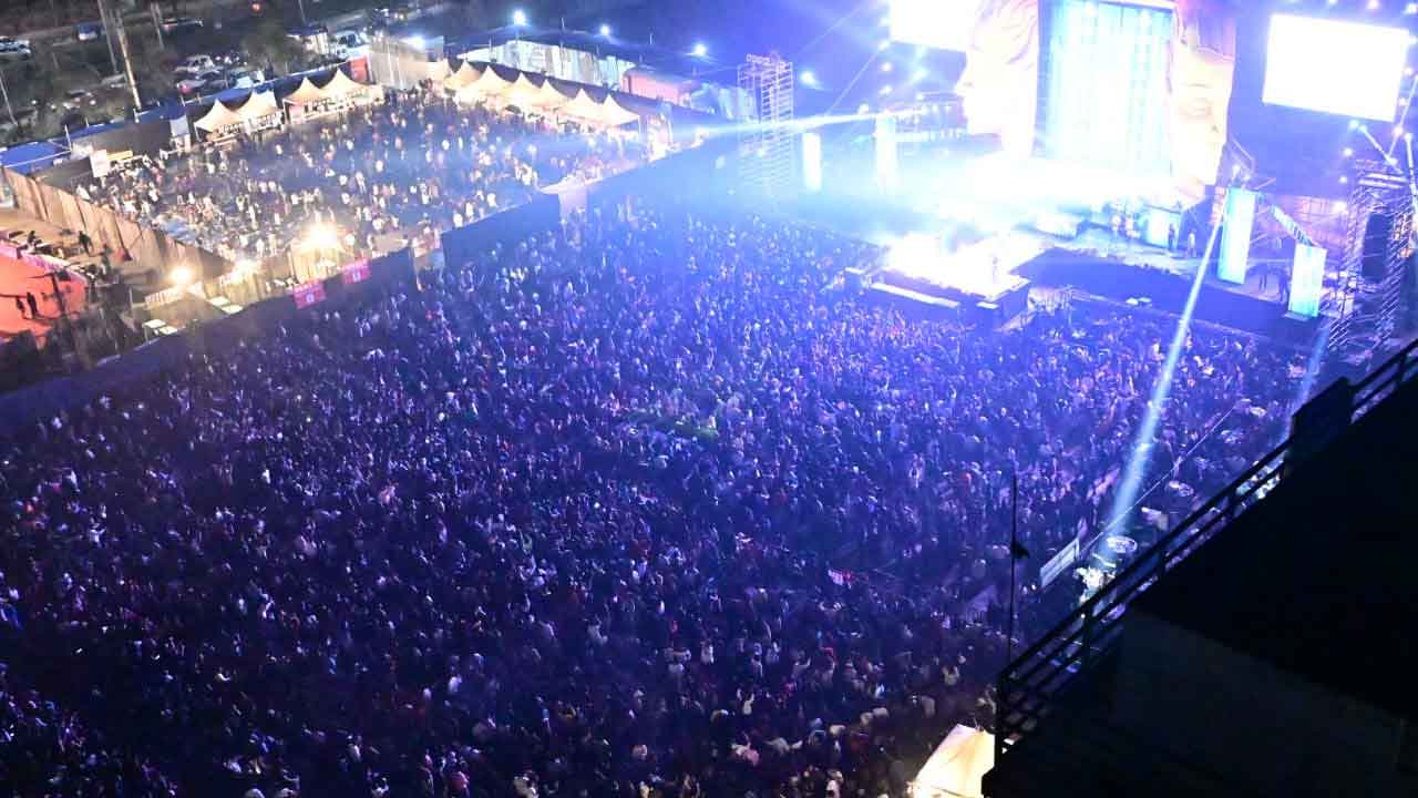 ఘనంగా న్యూఇయర్ వేడుకలు..