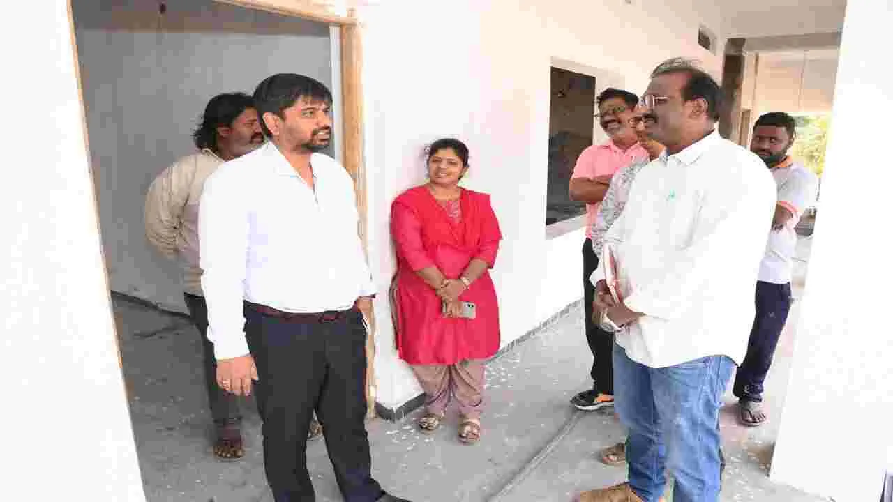 నామినేషన్‌ పత్రాలను క్షుణ్ణంగా పరిశీలించాలి