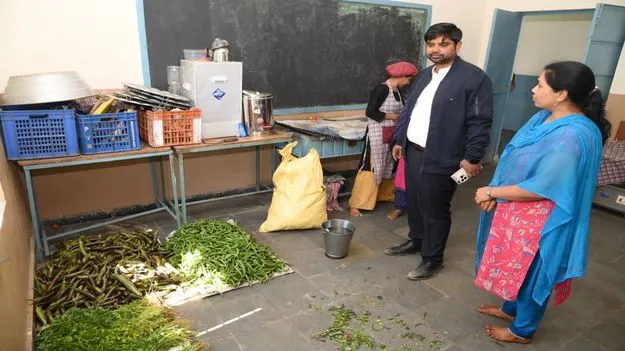 పాఠశాలల్ల్లో అభివృద్ధి పనులు వేగవంతం చేయాలి