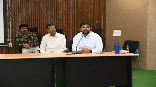 ఎన్నికల ప్రక్రియలో అప్రమత్తంగా వ్యవహరించాలి 