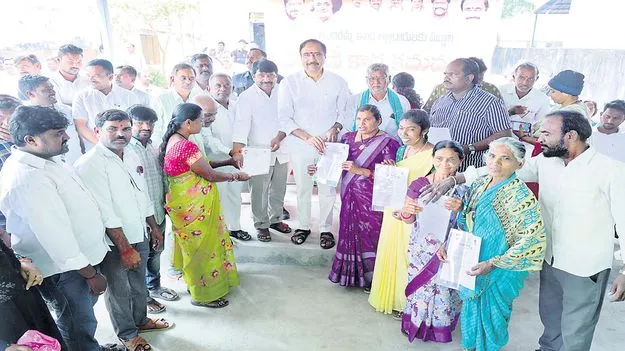 అర్హులందరికీ ఇందిరమ్మ ఇళ్లు మంజూరు