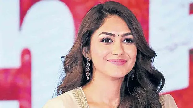 Mrunal Thakur Interview: విలువలకే  నా ఓటు