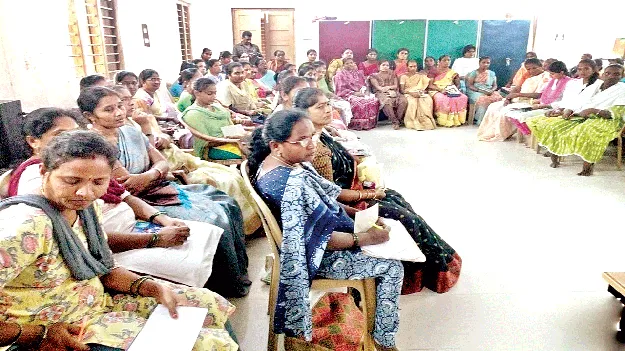 మహిళాభివృద్ధికి అడుగులు 