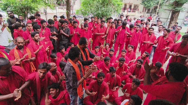 భవానీ మాలధారుల ఆందోళన