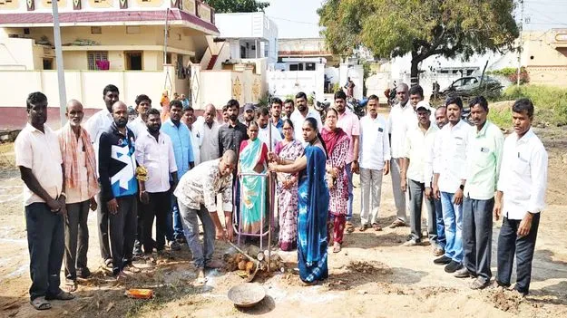 ఇందిరమ్మ ఇంటి నిర్మాణానికి భూమిపూజ