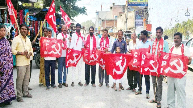 మహాత్మాగాంధీ పేరును తొలగించడం సిగ్గుచేటు