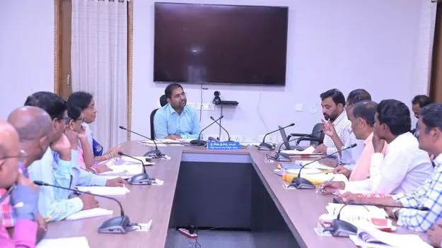 Peddapalli: మహిళలు పారిశ్రామికవేత్తలుగా ఎదగాలి