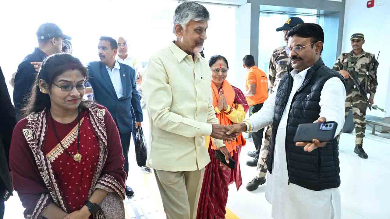  CM Chandrababu Naidu: పాట్నాకు ముఖ్యమంత్రి చంద్రబాబు.. ఘన స్వాగతం పలికిన ఎన్‌డీఏ కూటమి..