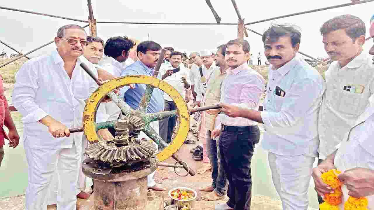 జీడీపీ ఎడమ కాలువకు నీరు విడుదల 