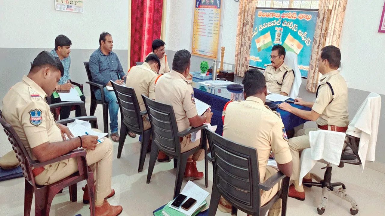 పెండింగ్‌ కేసులను త్వరితగతిన ఛేదించాలి