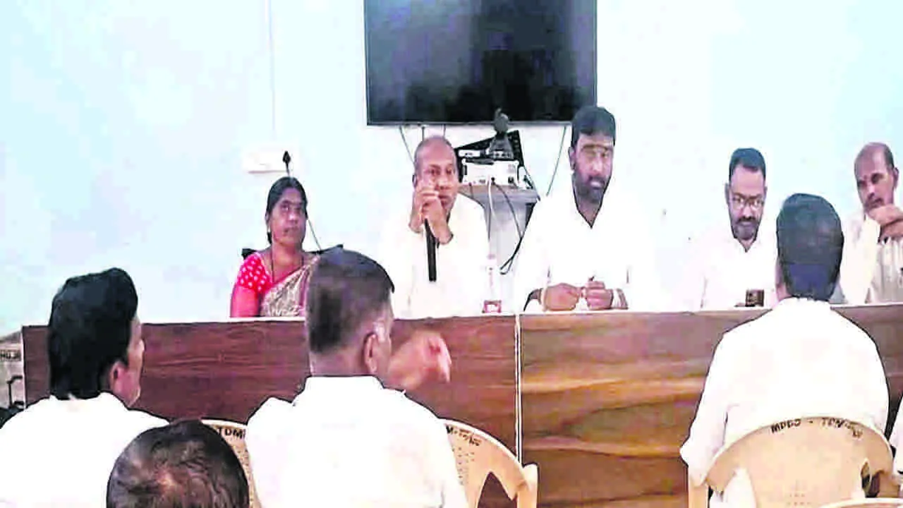 MEET: సమావేశానికి  అధికారుల డుమ్మా