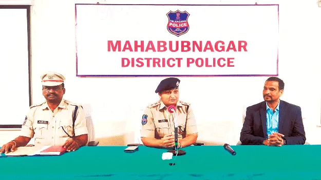 కుటుంబాలకు ఇన్సూరెన్స్‌ రక్షణ : ఎస్పీ