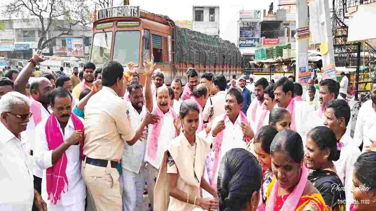 సర్కార్‌పై గులాబీ గర్జన