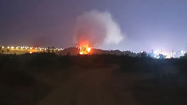 డంపింగ్‌ యార్డులో ఎగిసిపడుతున్న మంటలు 