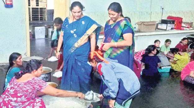 కేజీబీవీలో జీసీడీవో ఆకస్మిక తనిఖీ