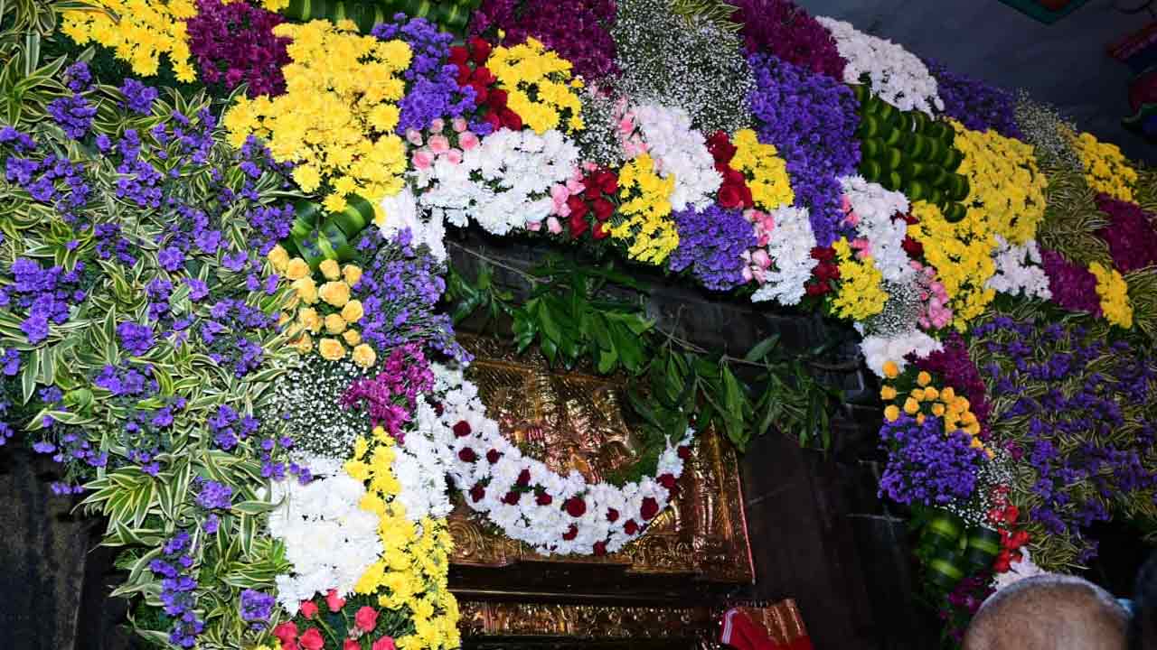 శ్రీ భవాని దీక్షలు 2025.. ఇంద్రకీలాద్రిపై భక్తుల రద్దీ..