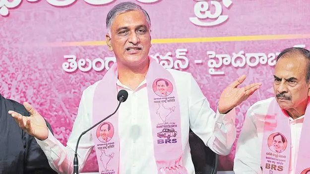 Former minister Harish Raoమోసంలో కాంగ్రెస్‌, బీజేపీ పోటాపోటీ 