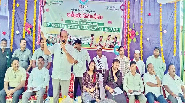 దేశ నిర్మాణంలో యువత పాత్ర కీలకం