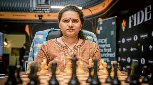 FIDE World Rapid Championship: టాప్‌లో హంపి