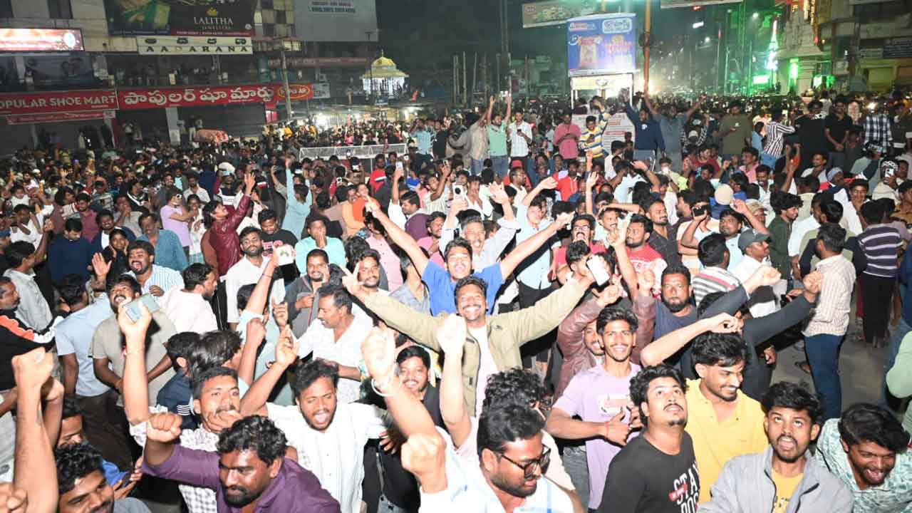  అంబరాన్నంటిన నూతన సంవత్సర వేడుకలు