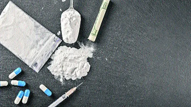 Drug Busts: పబ్‌లో డ్రగ్స్‌ గబ్బు