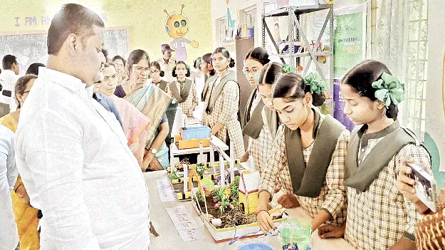 బడుల్లో పండుగ