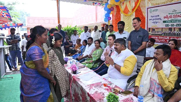 మంచి పౌరులుగా పిల్లలను తీర్చిదిద్దడం మనందరి బాధ్యత