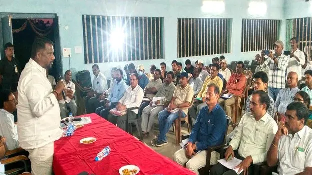 అభివృద్ధి పనుల్లో అలసత్వం వద్దు 