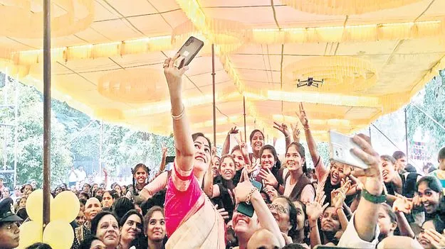 బడిలో పండుగ!