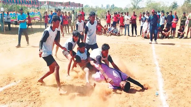 చదువుతో పాటు క్రీడల్లో రాణించాలి