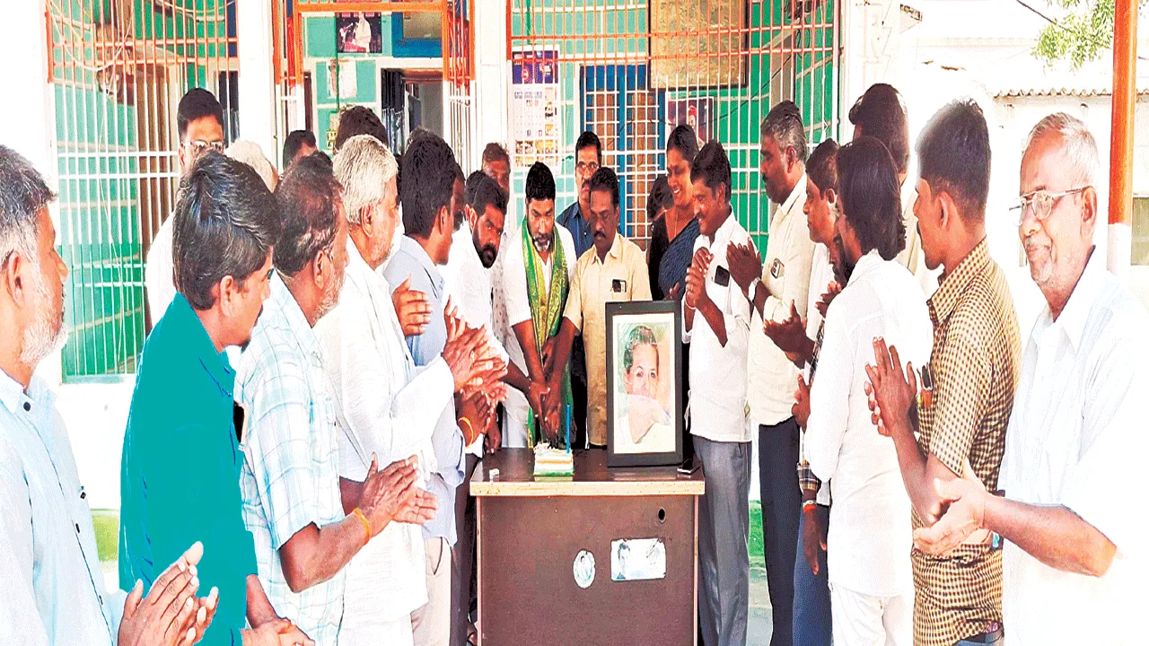 తెలంగాణ ప్రజల ఆకాంక్షను నెరవేర్చిన సోనియా