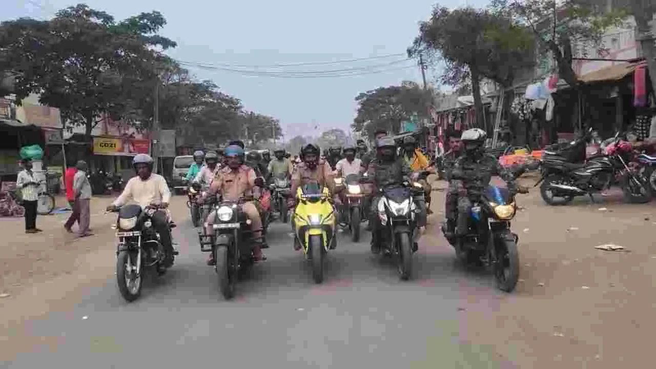 kumaram bheem asifabad- రోడ్డు నిబంధనలు పాటించాలి