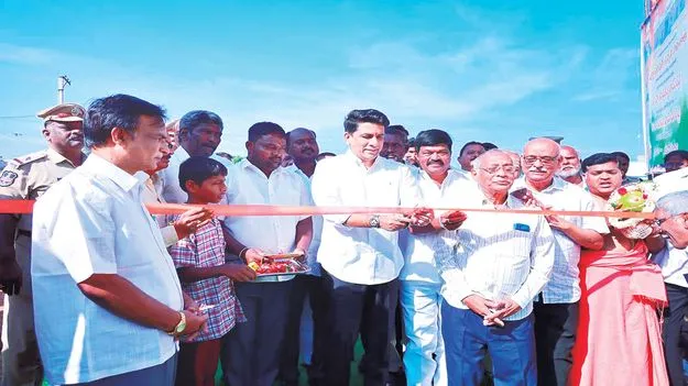 కార్పొరేట్‌కు దీటుగా