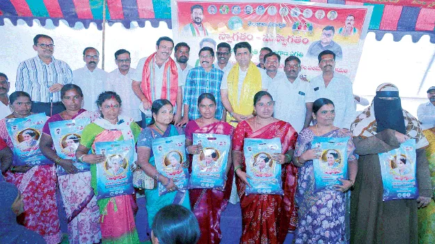 నాణ్యమైన చీరలు అందిస్తున్నాం