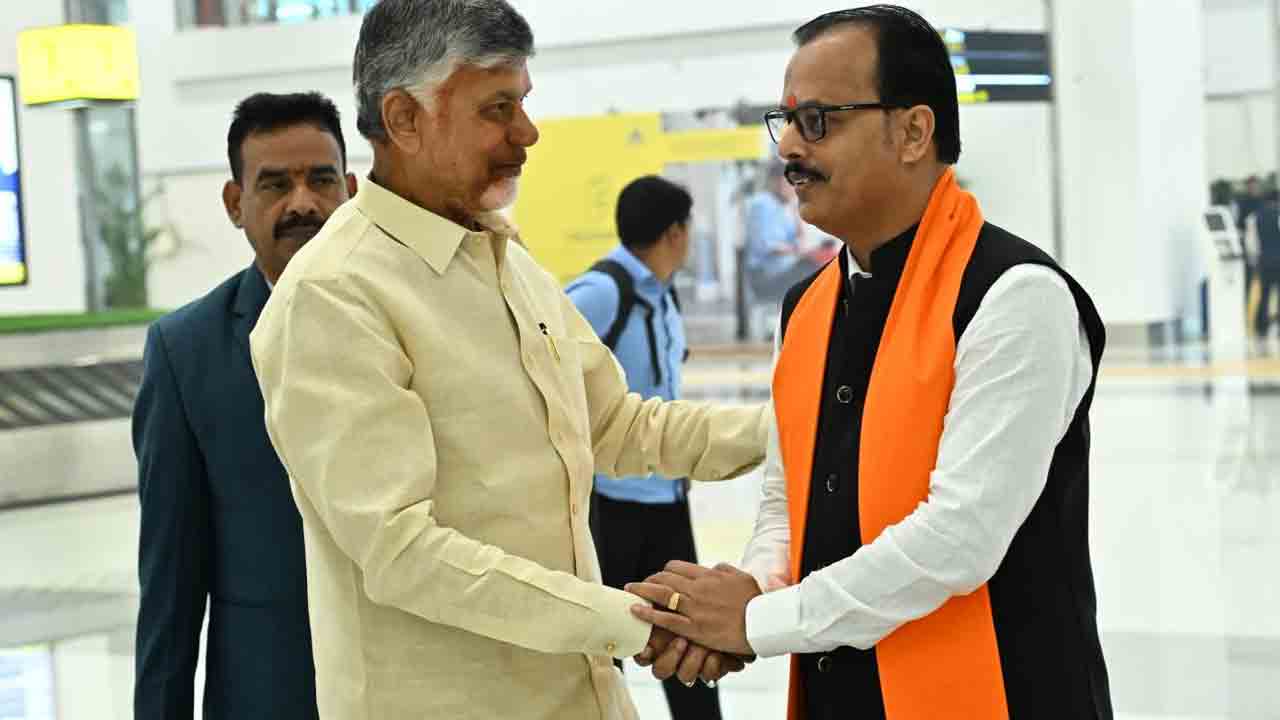  CM Chandrababu Naidu: పాట్నాకు ముఖ్యమంత్రి చంద్రబాబు.. ఘన స్వాగతం పలికిన ఎన్‌డీఏ కూటమి..