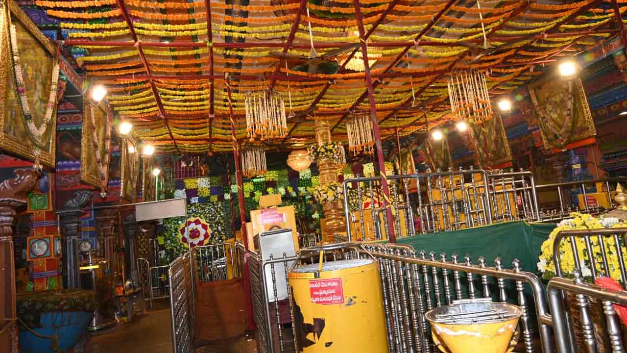 శ్రీ భవాని దీక్షలు 2025.. ఇంద్రకీలాద్రిపై భక్తుల రద్దీ..