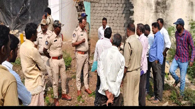 స్థలాలకు పరిహారం ఇవ్వాలి