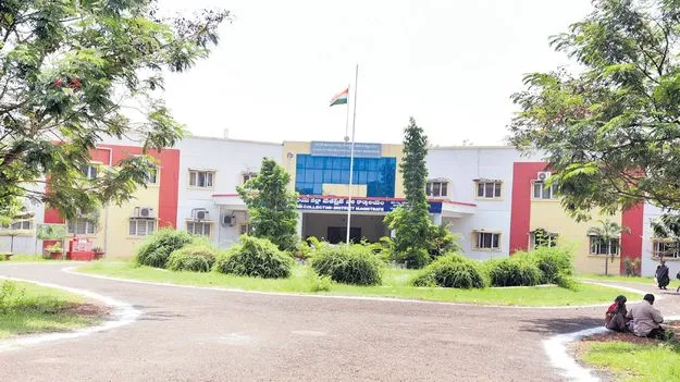 నాలుగేళ్లయినా.. ఇంతేగా!