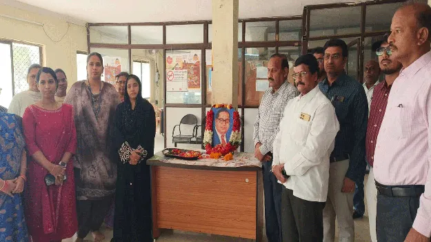  అంబేడ్కర్‌ను ఆదర్శంగా తీసుకోవాలి 