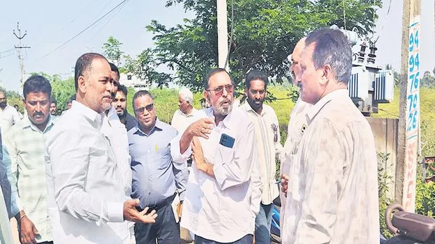 చోడవరం పంచాయతీ ఈవోపై ఎమ్మెల్యే ఆగ్రహం