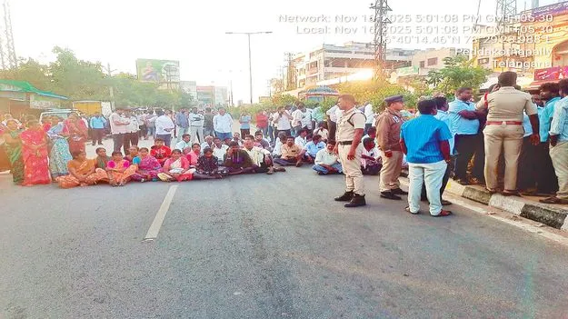 హంతకులను శిక్షించాలి