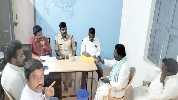 నామినేషన్‌ వేయకుండా అడ్డగింత