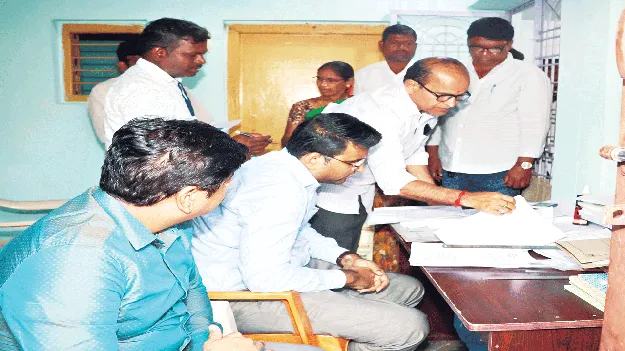 నామినేషన్‌ వేస్తే డిక్లరేషన్‌ ఇవ్వాల్సిందే