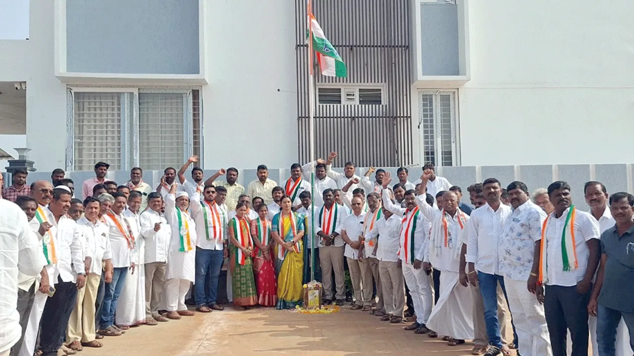 ఘనంగా కాంగ్రెస్‌ ఆవిర్భావ దినోత్సవం